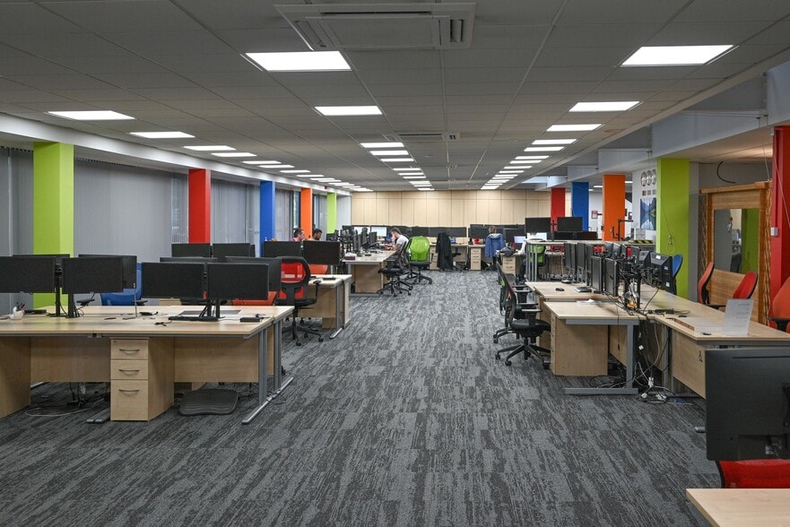 Breckland, Milton Keynes for lease - Building Photo - Image 3 of 7