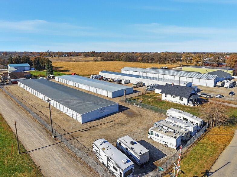 Space Rental portfolio of 3 properties for sale on LoopNet.ca - Building Photo - Image 2 of 6