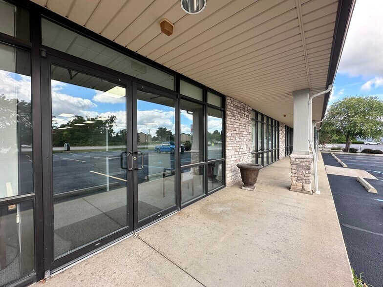 7401 Coldwater Rd, Fort Wayne, IN à louer - Photo du bâtiment - Image 3 de 30