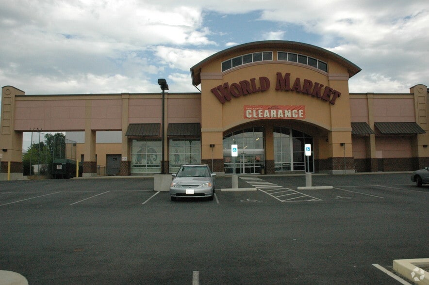 2051 Chain Bridge Rd, Vienna, VA for lease - Building Photo - Image 2 of 13