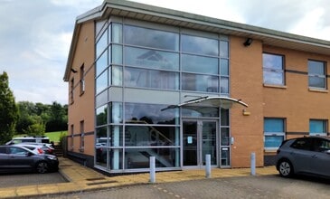 729-730 Capability Green, Luton for lease Building Photo- Image 1 of 3