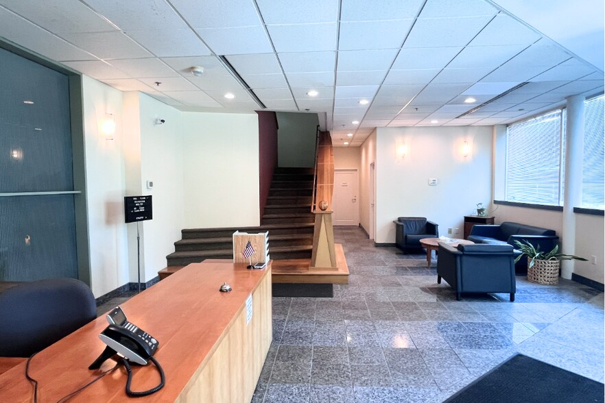 527 Stanton Christiana Rd, Newark, DE for lease - Lobby - Image 2 of 8