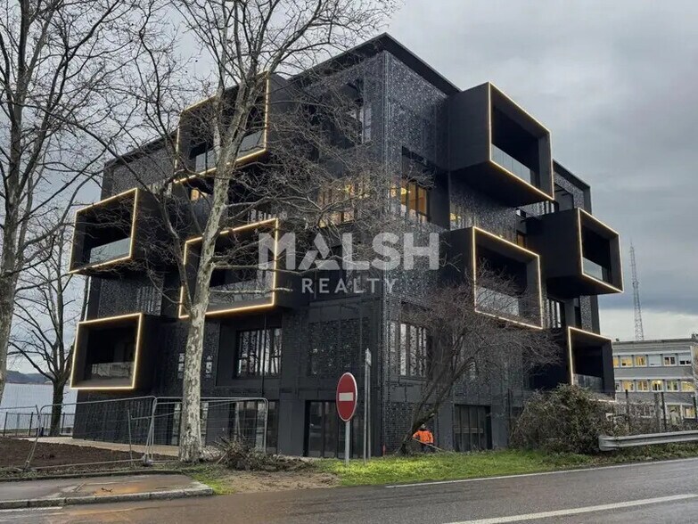 Bureau dans Saint-Étienne à vendre - Photo du bâtiment - Image 1 de 14