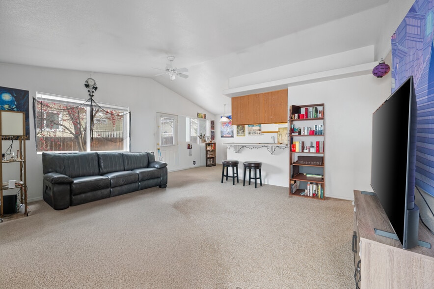 2150 SW Canyon Dr, Redmond, OR à vendre - Photo du bâtiment - Image 3 de 26