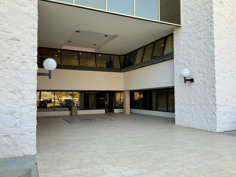 1919 S 40th St, Lincoln, NE à vendre - Photo du bâtiment - Image 3 de 5