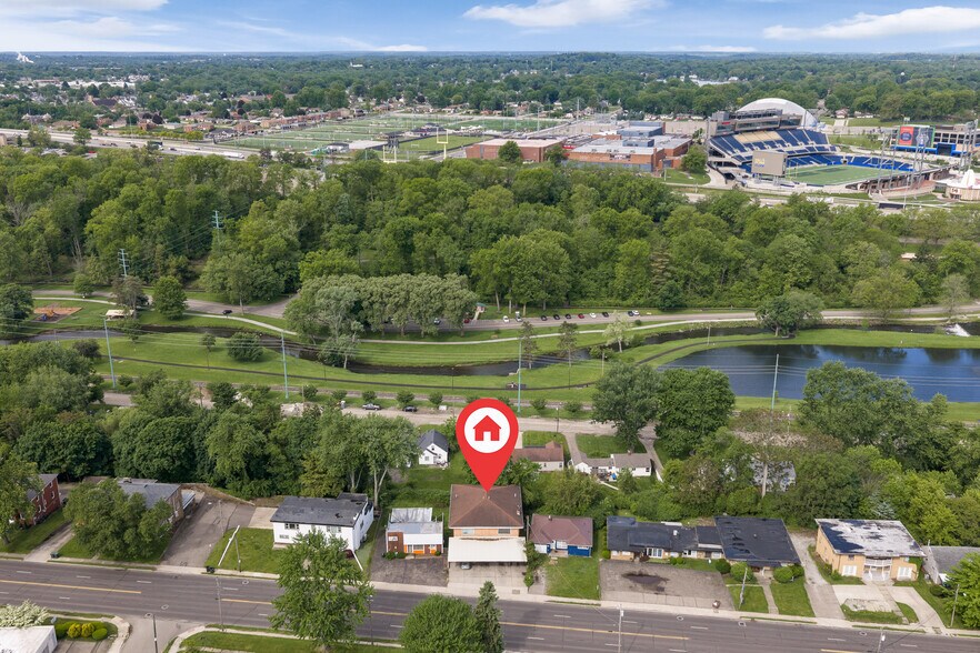 2017 Fulton Rd NW, Canton, OH à vendre - Photo du bâtiment - Image 2 de 32