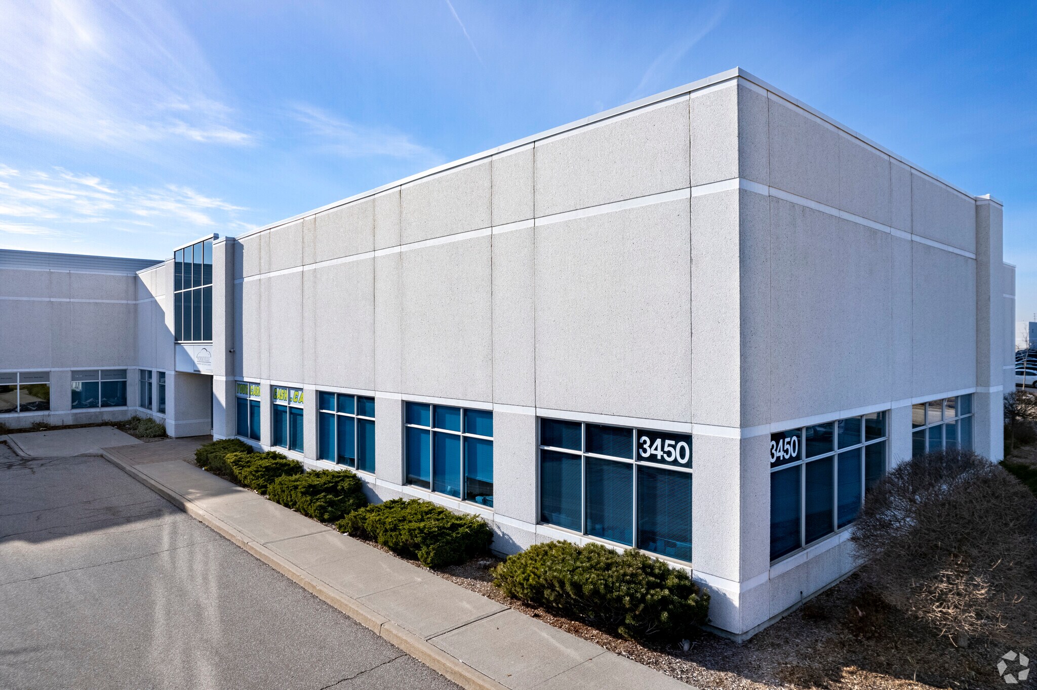 3450 Ridgeway Dr, Mississauga, ON à louer Photo principale- Image 1 de 7