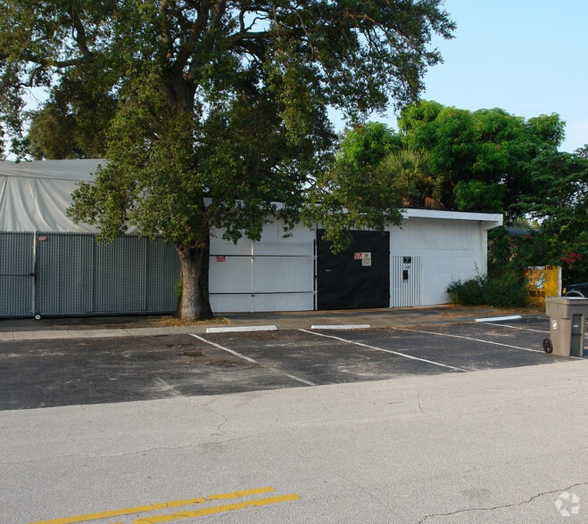 10 SW 11th St, Fort Lauderdale, FL à vendre - Photo du bâtiment - Image 2 de 2