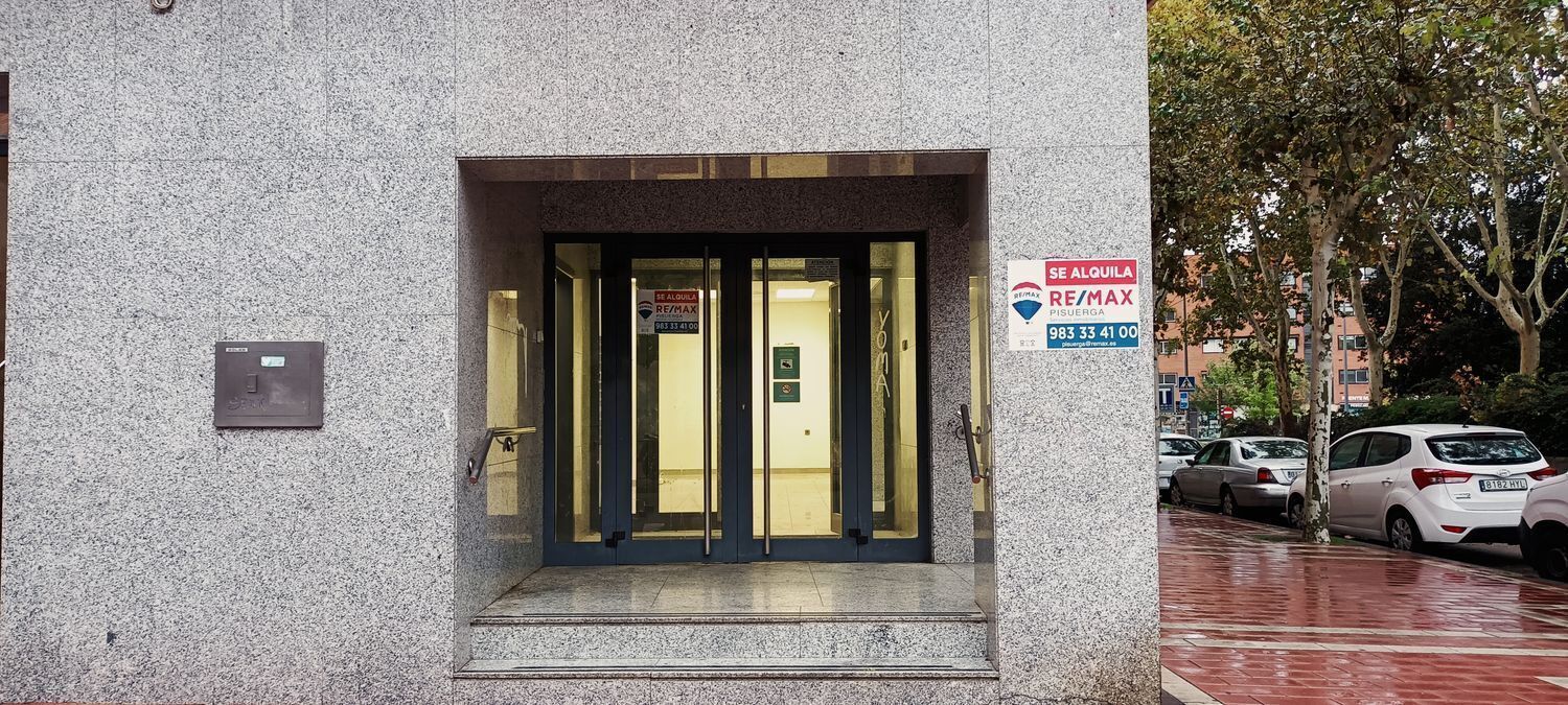 Retail in Valladolid for lease Building Photo- Image 1 of 46