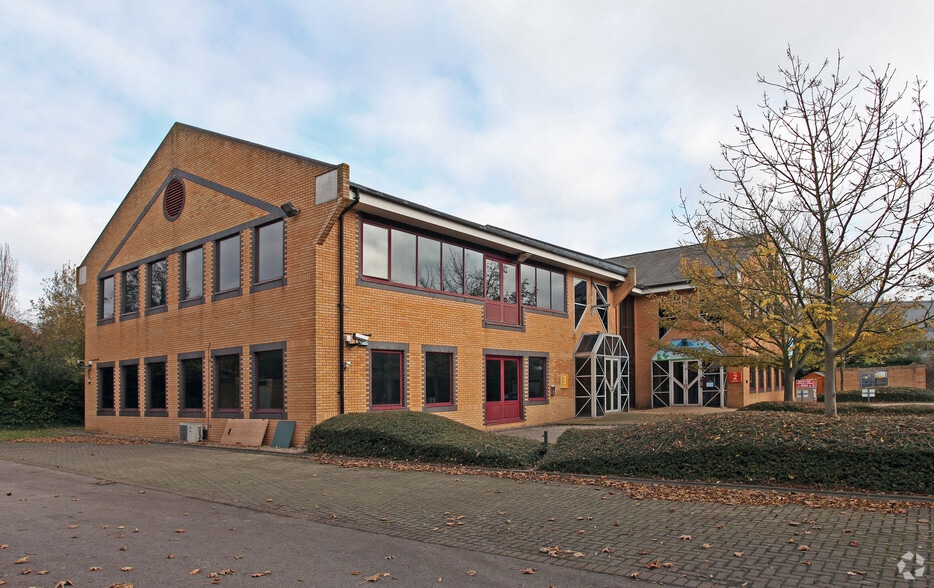 Waterside Dr, Slough for lease - Primary Photo - Image 1 of 7