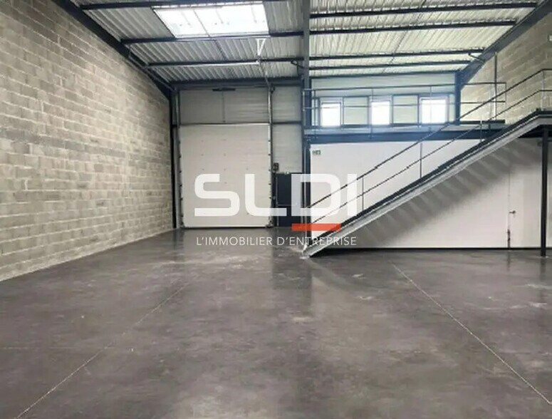 Flex in Décines-Charpieu for lease - Interior Photo - Image 2 of 8