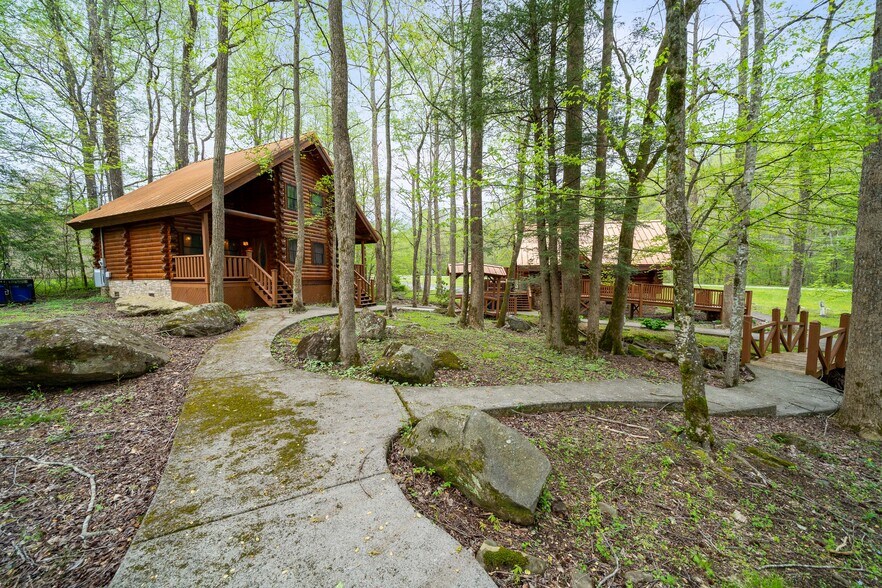 4309 E Parkway, Gatlinburg, TN à vendre - Photo du bâtiment - Image 3 de 51