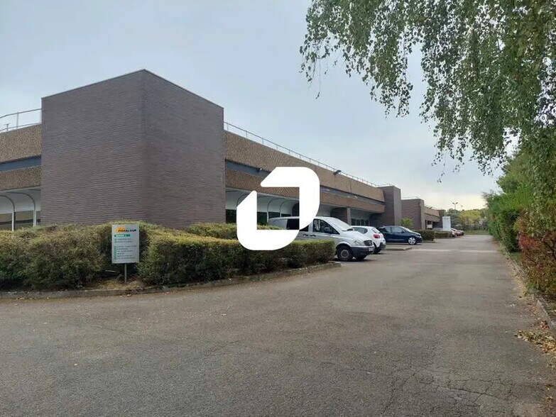 4 Rue Edouard Branly, Trappes for lease - Building Photo - Image 3 of 12