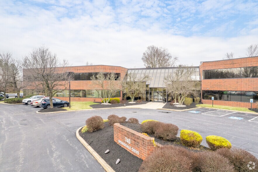 740 Springdale Dr, Exton, PA à louer - Photo du bâtiment - Image 3 de 8