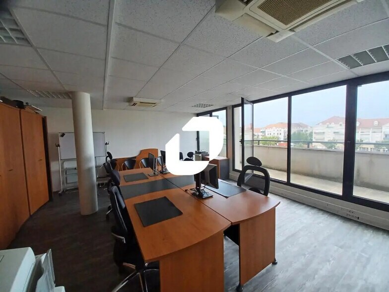 Office in Bussy-Saint-Georges for sale - Interior Photo - Image 3 of 5