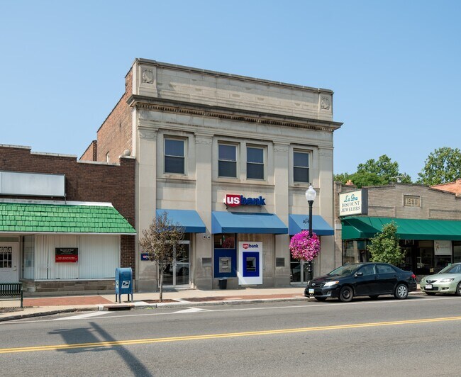 Plus de détails pour 680 Broadway Ave, Bedford, OH - Commerce de détail à vendre