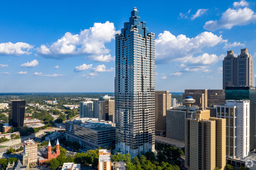 303 Peachtree St Ne, Atlanta, GA à louer - Photo du bâtiment - Image 1 de 4