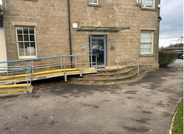 York Rd, Leeds à louer - Photo du bâtiment - Image 2 de 6