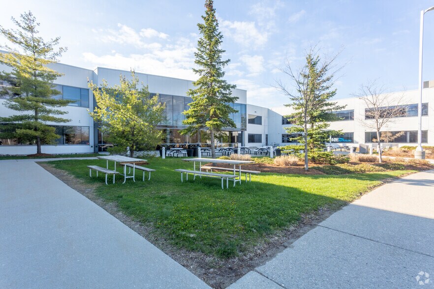 455 Phillip St, Waterloo, ON à louer - Photo du bâtiment - Image 2 de 4