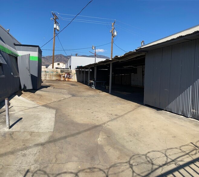 117 E Railroad Ave, Monrovia, CA à vendre - Photo du bâtiment - Image 3 de 8
