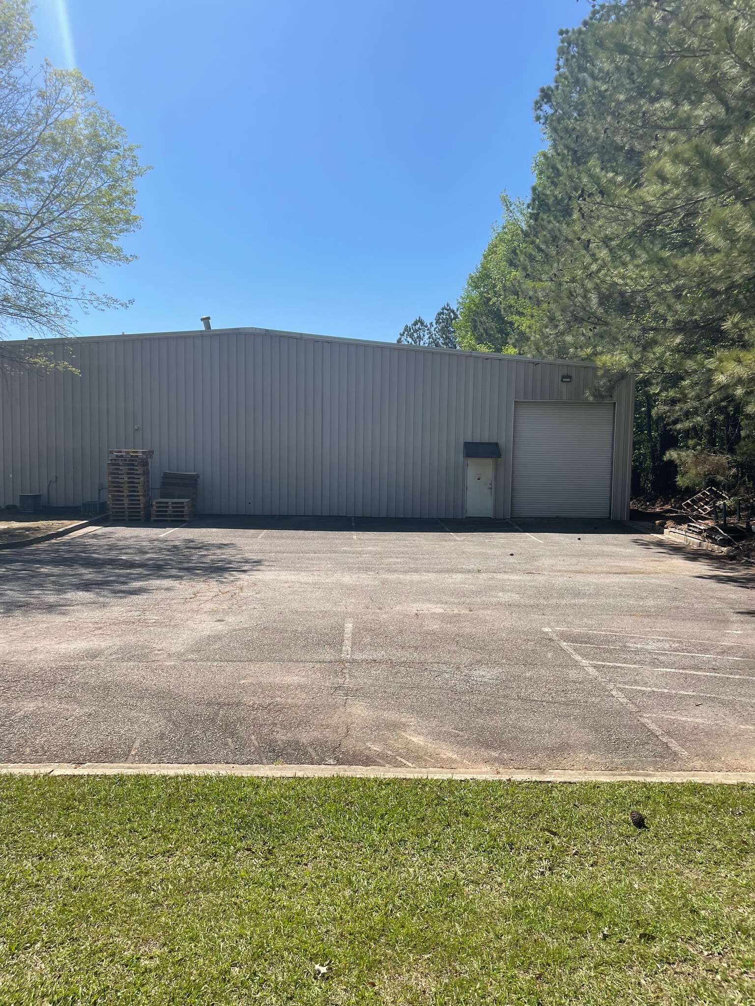105 Peach State Ct, Tyrone, GA for lease Building Photo- Image 1 of 2