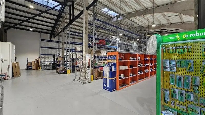 Flex in Lesquin for lease - Interior Photo - Image 3 of 12