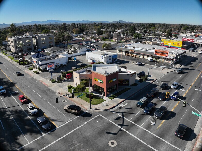 297 E Highland Ave, San Bernardino, CA à vendre - Communauté Matterport - Image 3 de 27