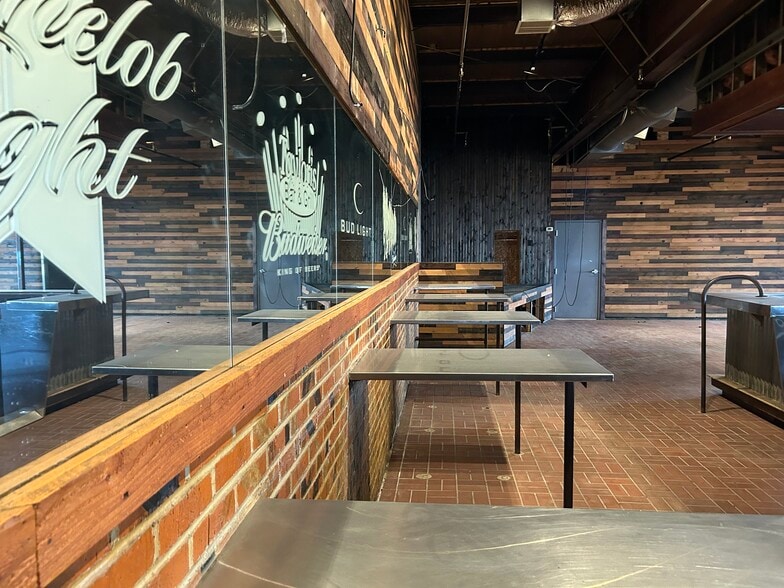 2509 W Parrish Ave, Owensboro, KY for lease - Interior Photo - Image 2 of 12
