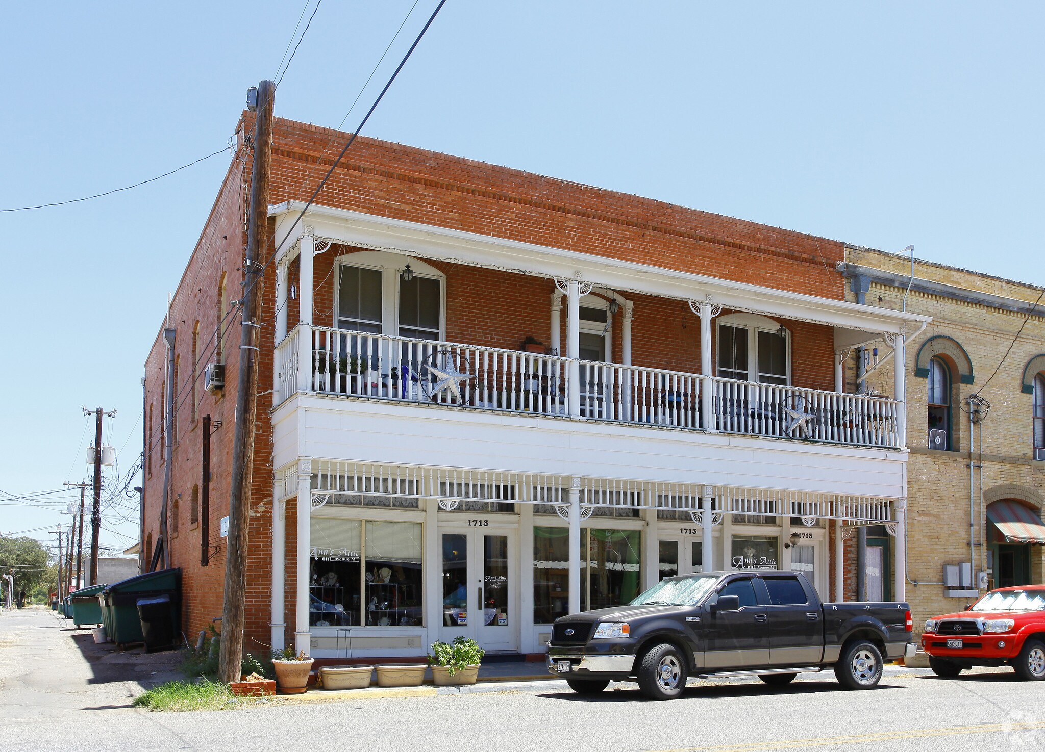1713 Avenue M, Hondo, TX for sale Primary Photo- Image 1 of 3