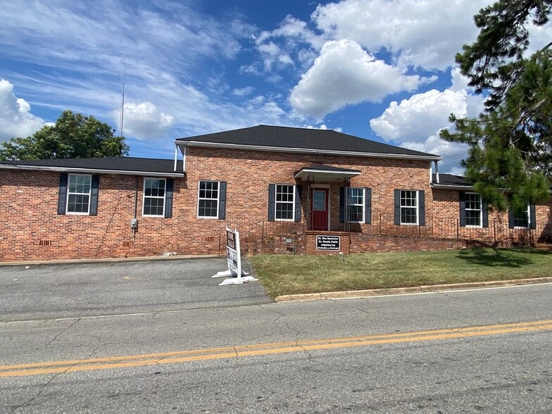 102 1st St, Cochran, GA for lease - Primary Photo - Image 1 of 2