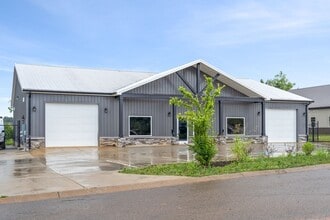 1811 Mercantile Dr, Clarksville, TN à louer Photo du bâtiment- Image 2 de 21