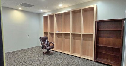 902 Oak Ln, Rio Linda, CA for lease Interior Photo- Image 1 of 8