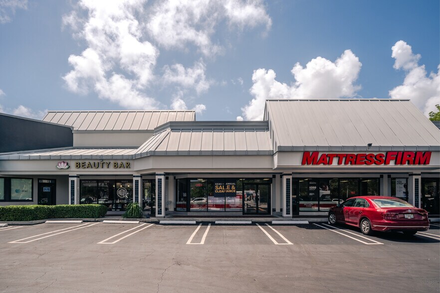 8821-8833 S Dixie Hwy, Miami, FL à louer - Photo du bâtiment - Image 2 de 6