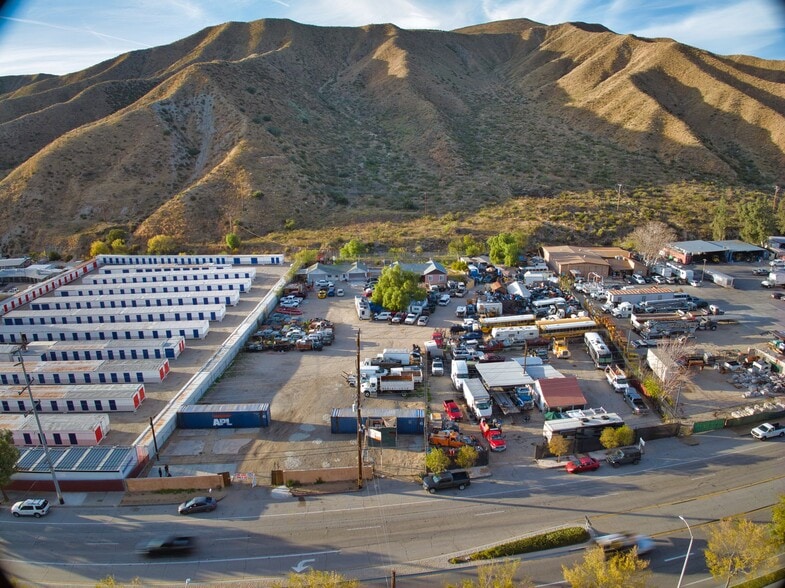 17159 Sierra Hwy, Santa Clarita, CA à vendre - Photo du bâtiment - Image 1 de 8
