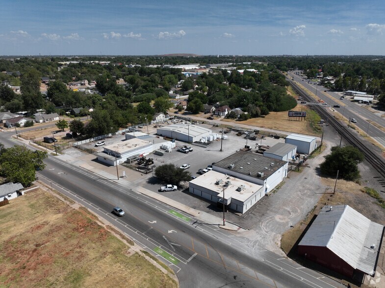 Service Campus | 25,286 SF | 5 Bldg portefeuille de 5 propriétés à vendre sur LoopNet.ca - Communauté Matterport - Image 2 de 33