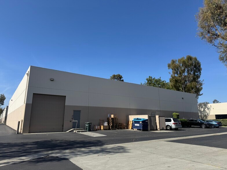 2500 Mira Mar Ave, Long Beach, CA à louer - Photo du bâtiment - Image 2 de 7