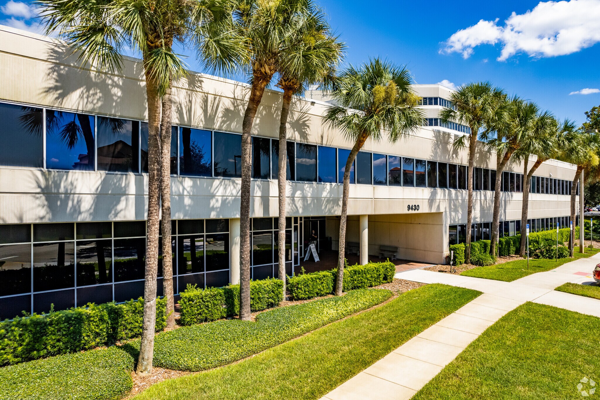 9430 Turkey Lake Rd, Orlando, FL à louer Photo du bâtiment- Image 1 de 8