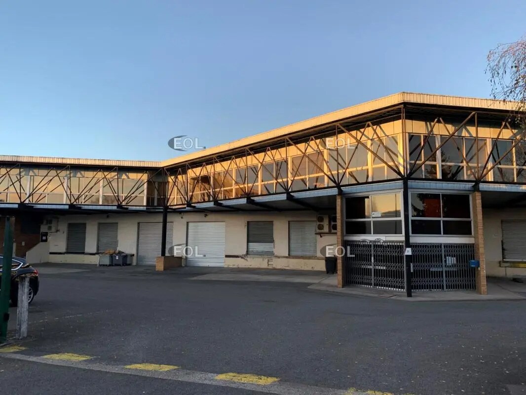 Industrial in Morangis for lease Building Photo- Image 1 of 7