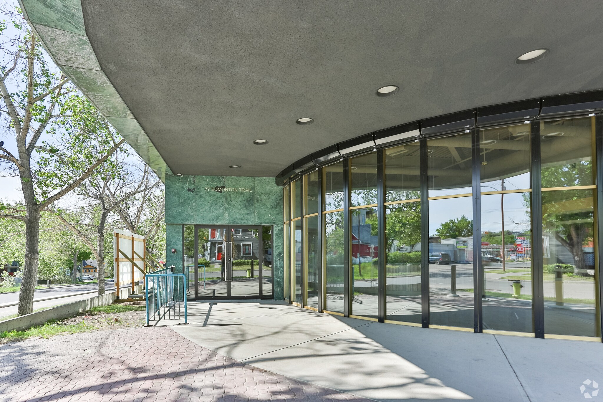 77 Edmonton Trl NE, Calgary, AB for lease Building Photo- Image 1 of 4