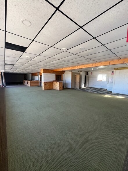 1830 N Lapeer Rd, Lapeer, MI for sale - Interior Photo - Image 2 of 2