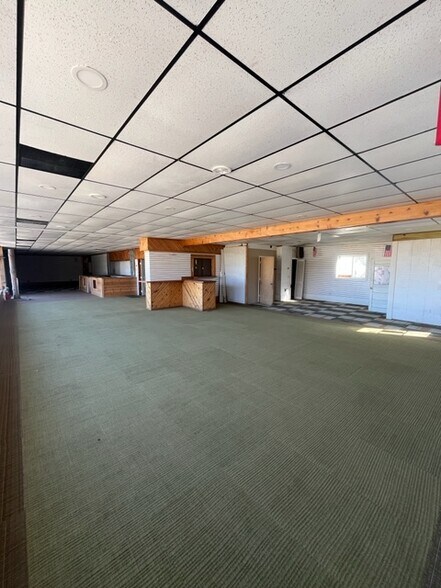 1830 N Lapeer Rd, Lapeer, MI à vendre - Photo intérieure - Image 2 de 2