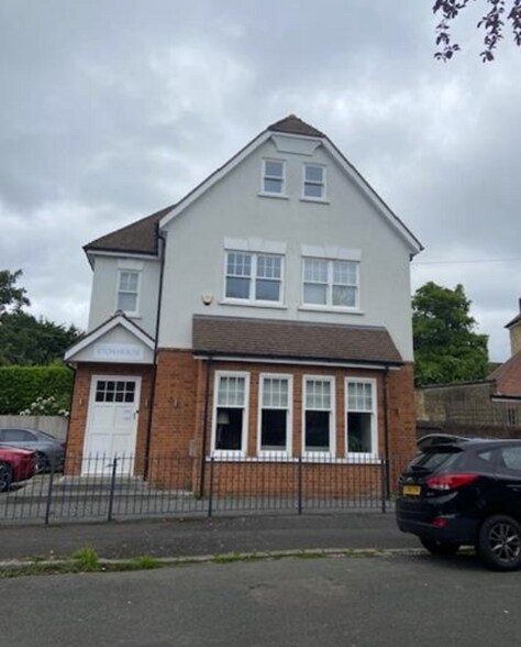 Portsmouth Rd, Esher à louer - Photo du bâtiment - Image 1 de 1