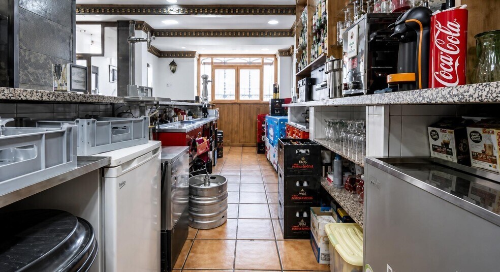 Retail in La Zubia for sale - Interior Photo - Image 2 of 12