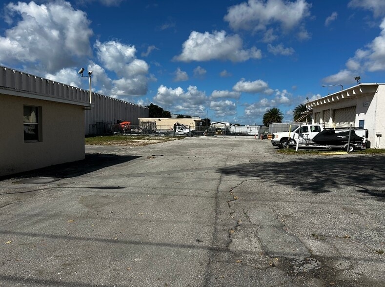 2601 NW 55th Ct, Fort Lauderdale, FL for lease - Building Photo - Image 2 of 5