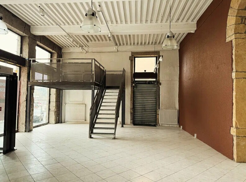 Commerce de détail dans Lyon à vendre - Photo du bâtiment - Image 3 de 8