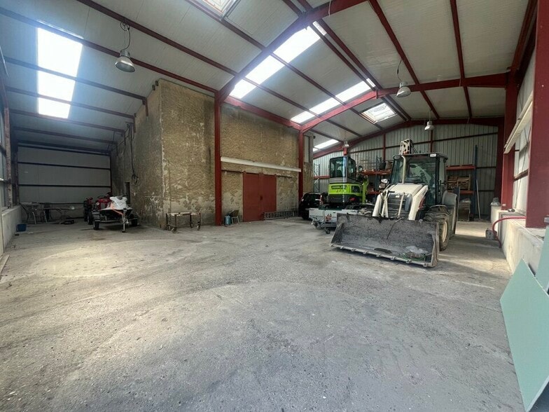 Industrial in Bollene for lease - Building Photo - Image 2 of 6