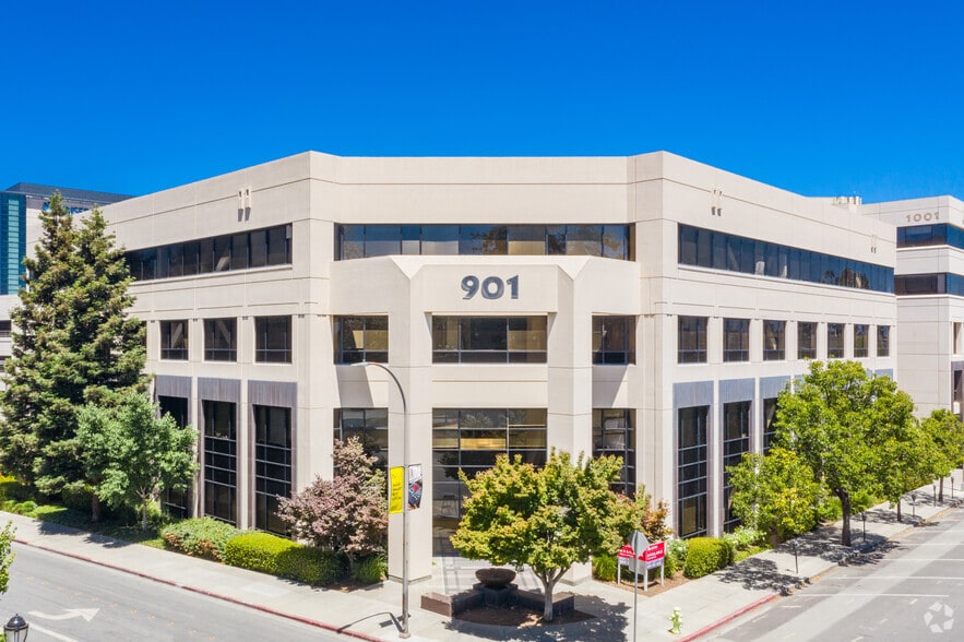 901 Marshall St, Redwood City, CA à louer - Photo du bâtiment - Image 2 de 11