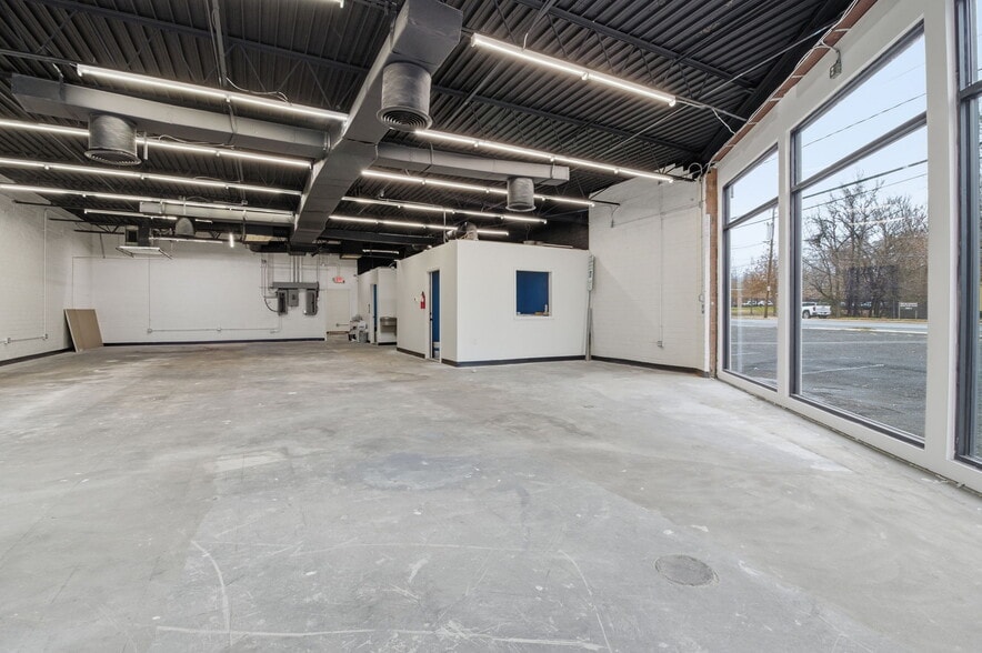 2501 West Blvd, Charlotte, NC for lease - Building Photo - Image 3 of 9