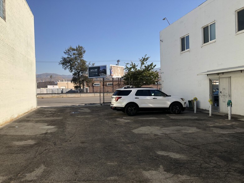 8111 San Fernando Rd, Sun Valley, CA à vendre - Photo du bâtiment - Image 2 de 19