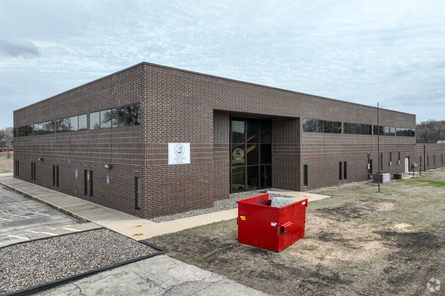 2450 Marion Rd SE, Rochester, MN à vendre - Photo principale - Image 1 de 46